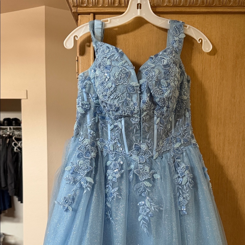 Elegant Blue Lace Women's Formal Dress